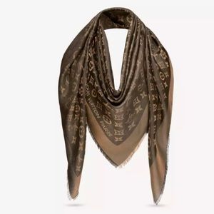 Authentic Vuitton Châle Monogram Shine Shawl in Metallic Lurex and Silk Jacquard
